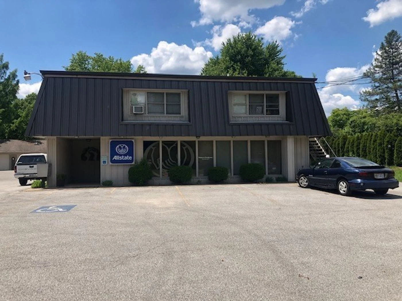 Photo 2 of 627 S Prospect Ave , Hartville, OH 44632