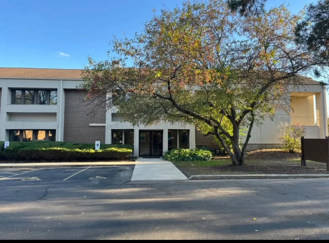 Photo 1 of 6085 Strathmoor Dr, Rockford, IL 61107