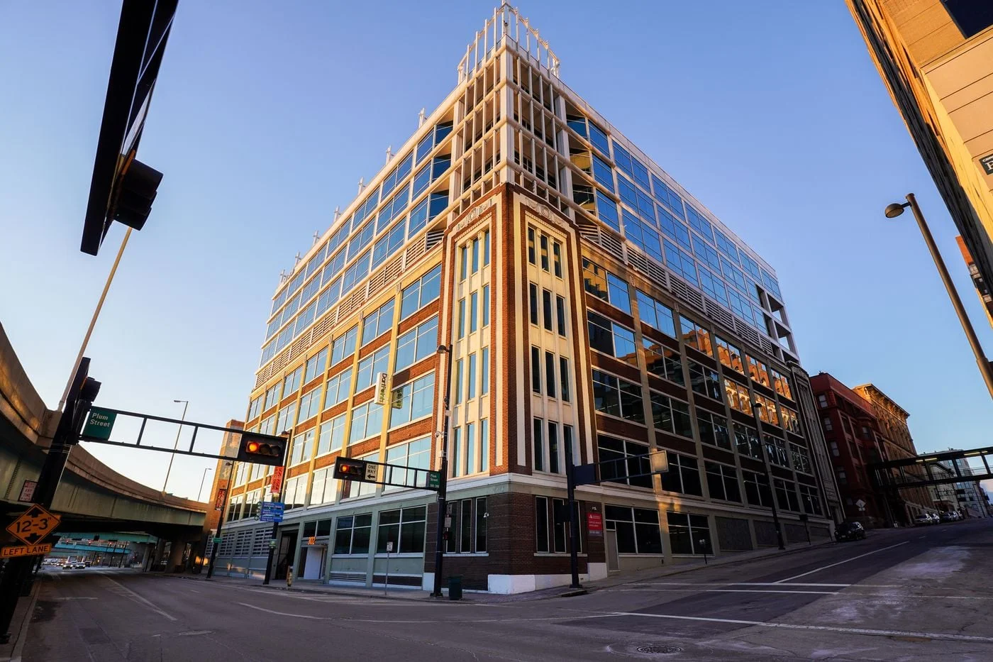 Photo 1 of 302 W 3rd St, Cincinnati, OH 45202