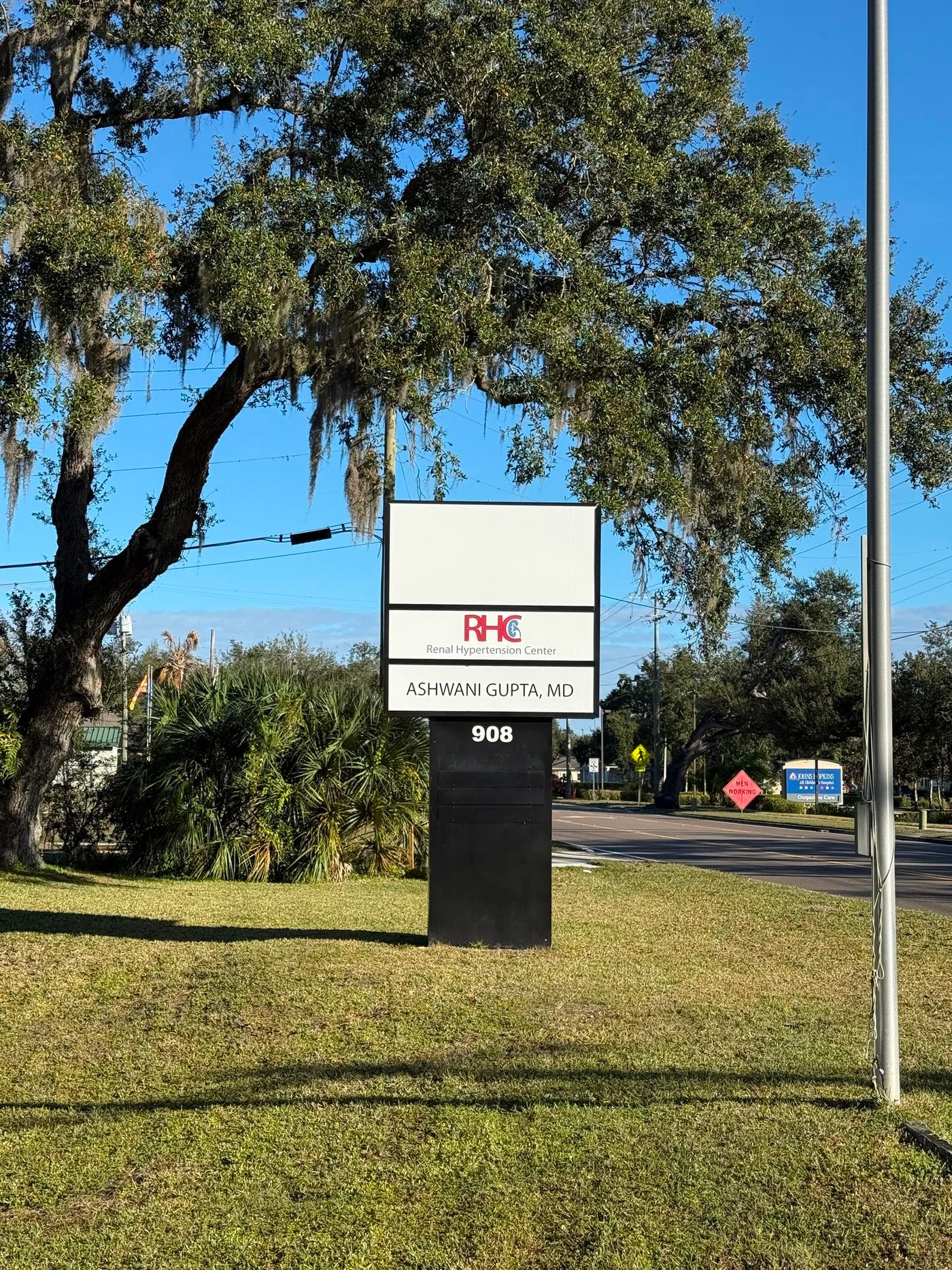 Photo 2 of 908 S Parsons Ave, Brandon, FL 33511