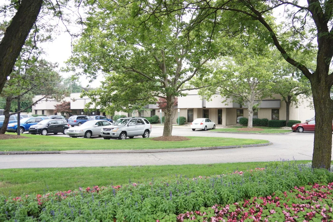 Photo 2 of 35510 Schoolcraft Rd, Livonia, MI 48154