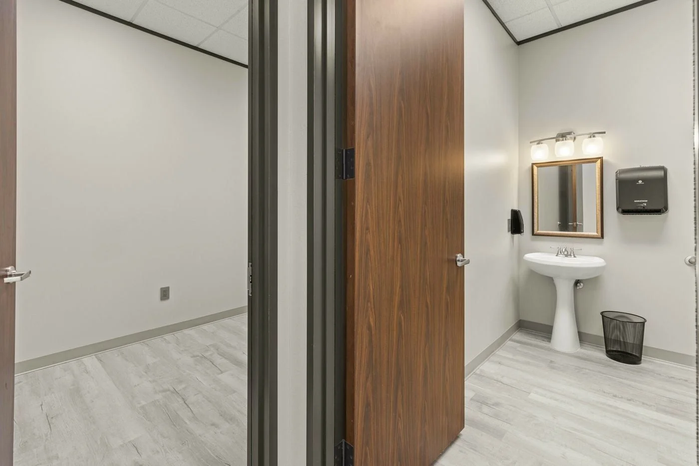 Photo 3 of 1325 Space Park Dr, Houston, TX 77058