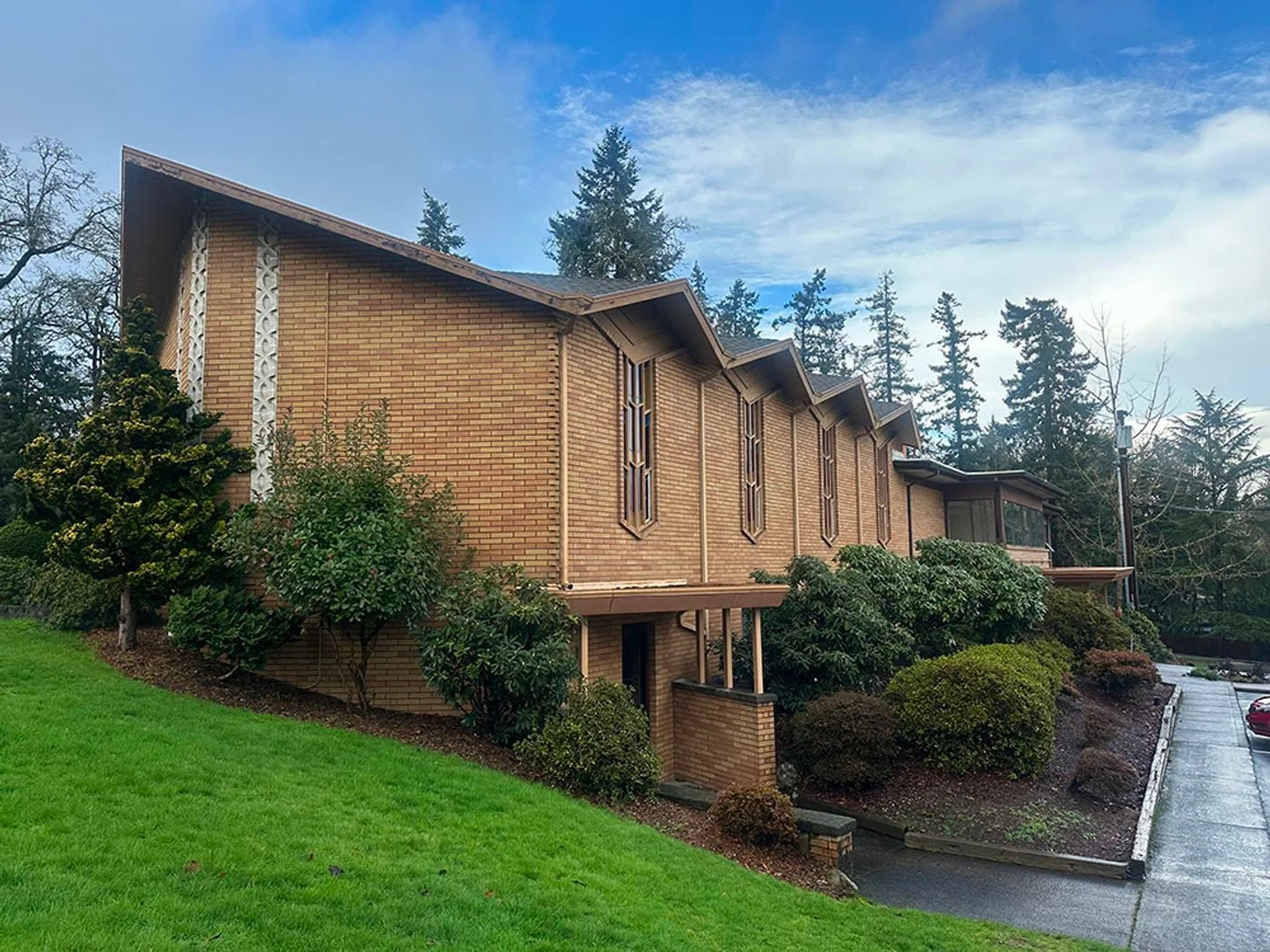 Photo 1 of 20390 Willamette Dr, West Linn, OR 97068