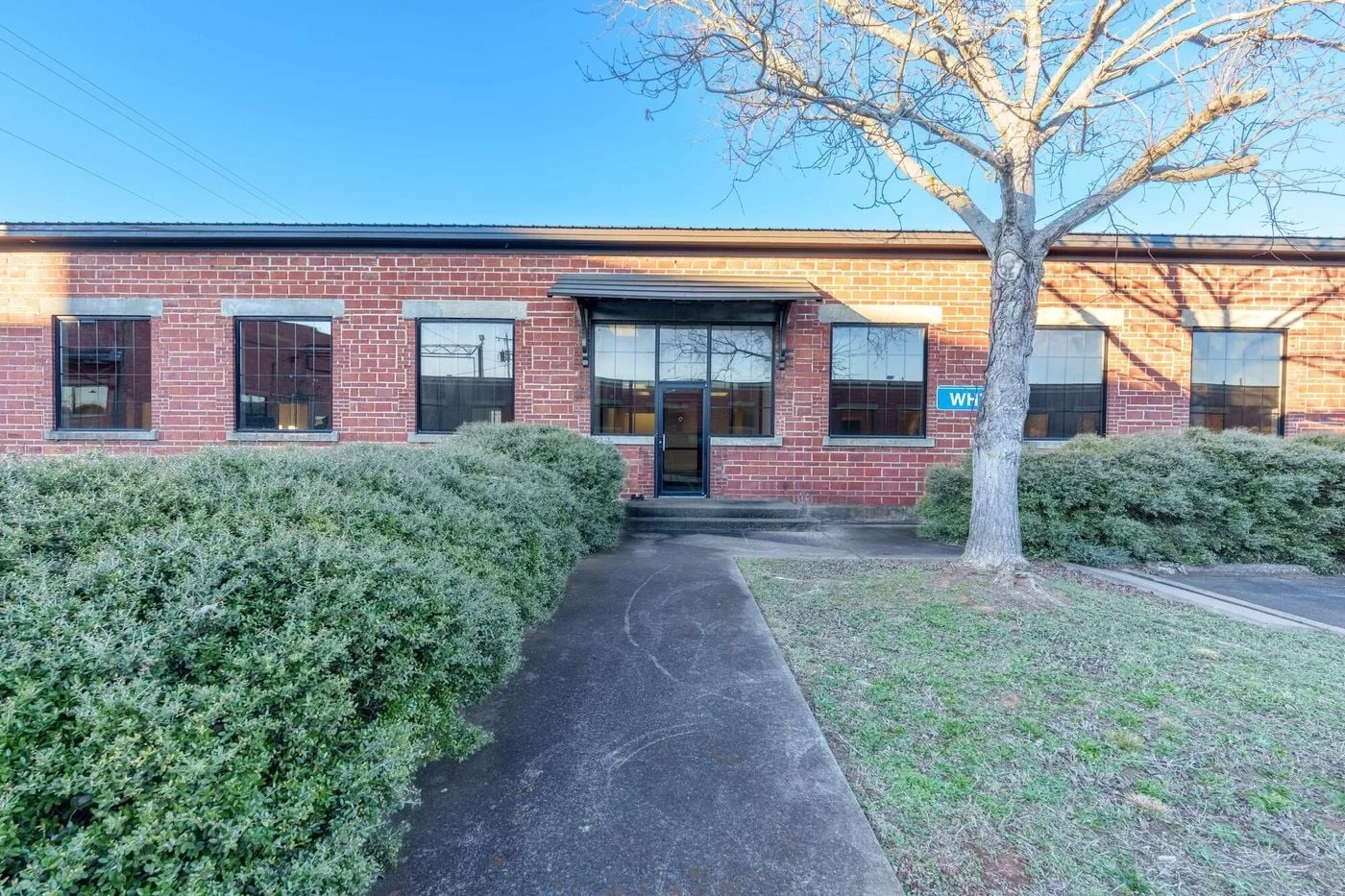 Photo 2 of 415 Franklin D Roosevelt Drive, Muscle Shoals, AL 35661