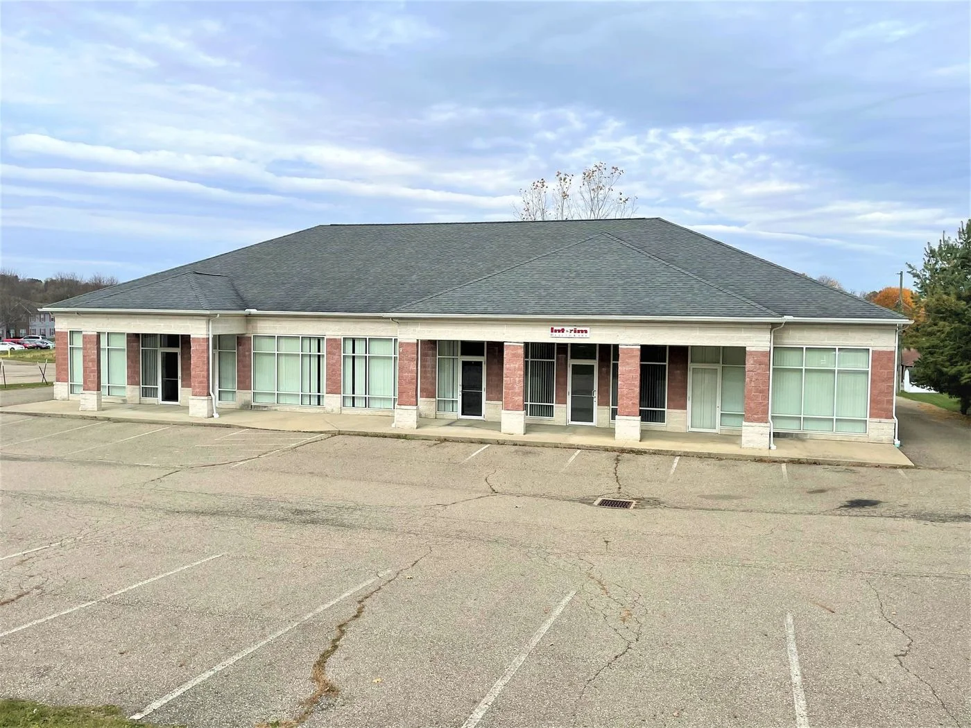 Photo 2 of 906 Sharon Valley Road, Newark, OH 43055