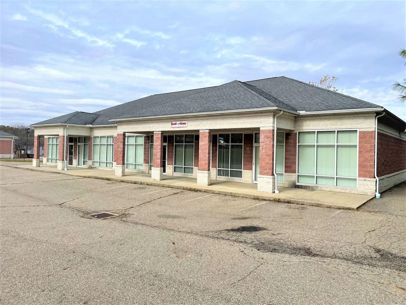 Photo 3 of 906 Sharon Valley Road, Newark, OH 43055