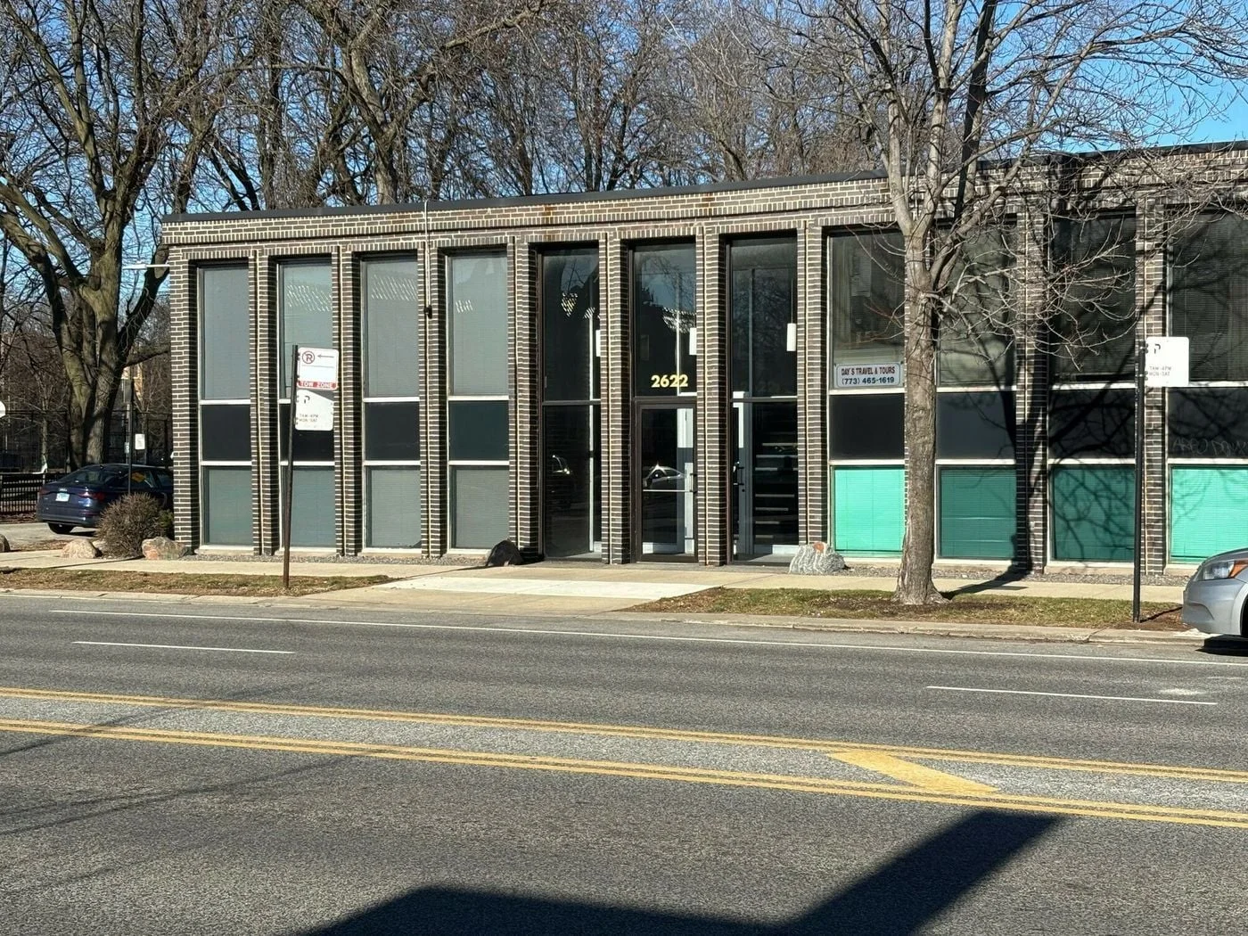 Photo 1 of 2622 W Peterson Ave, Chicago, IL 60659