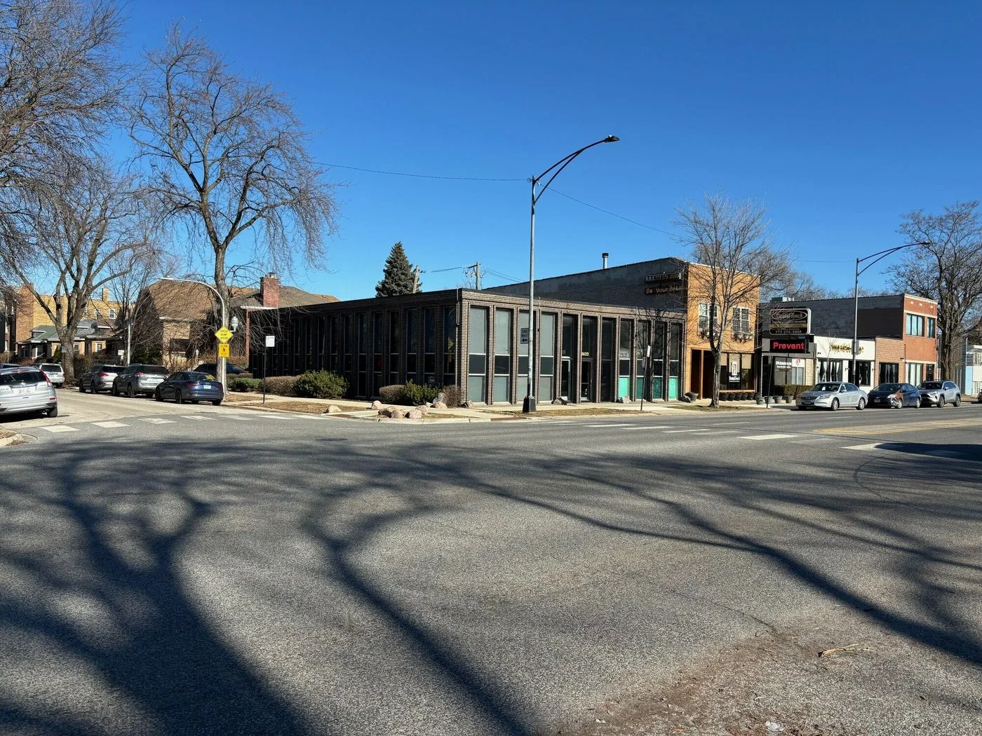 Photo 3 of 2622 W Peterson Ave, Chicago, IL 60659