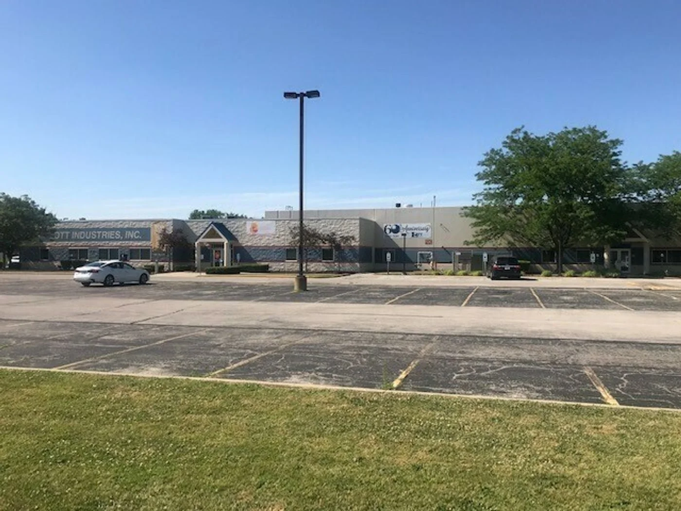 Photo 3 of 3350 Hill Ave, Toledo, OH 43607