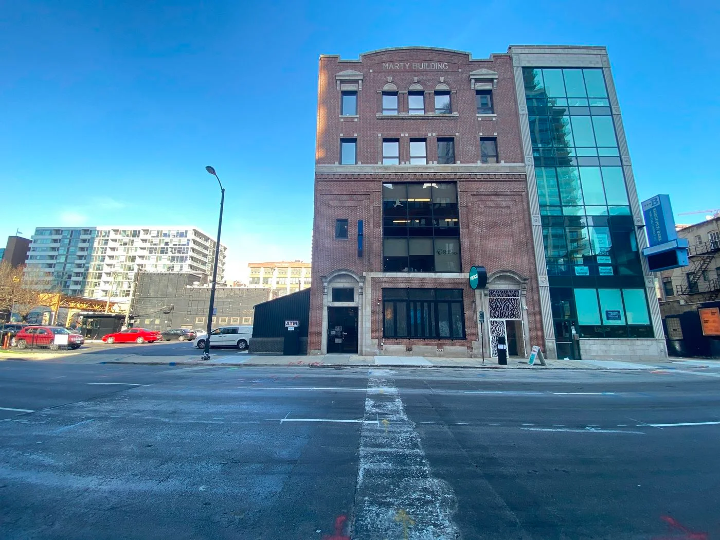 Photo 2 of 214-216 W Ohio St, Chicago, IL 60654