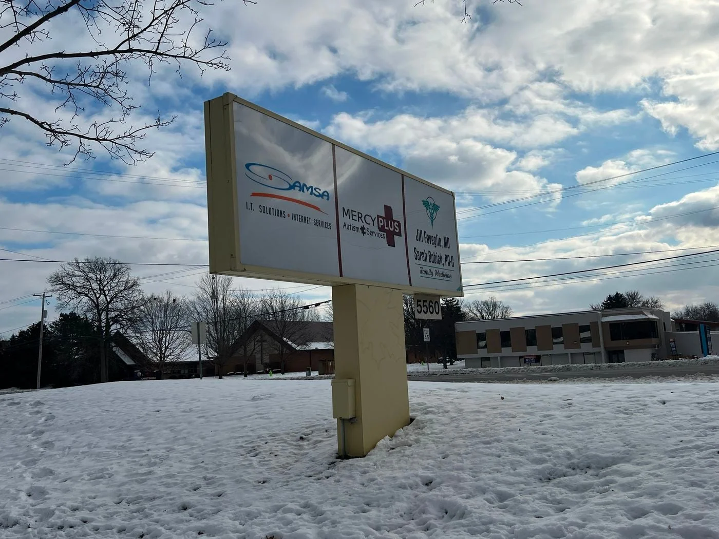 Photo 3 of 5560 Gratiot Rd, Saginaw, MI 48638