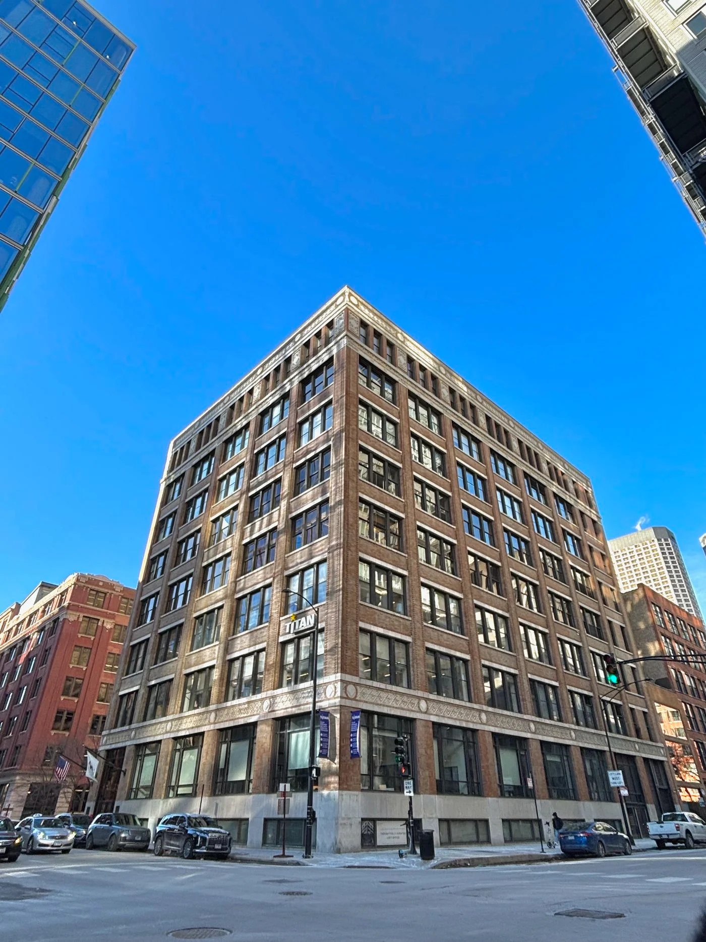 Photo 1 of 600 W Jackson Blvd, Chicago, IL 60661