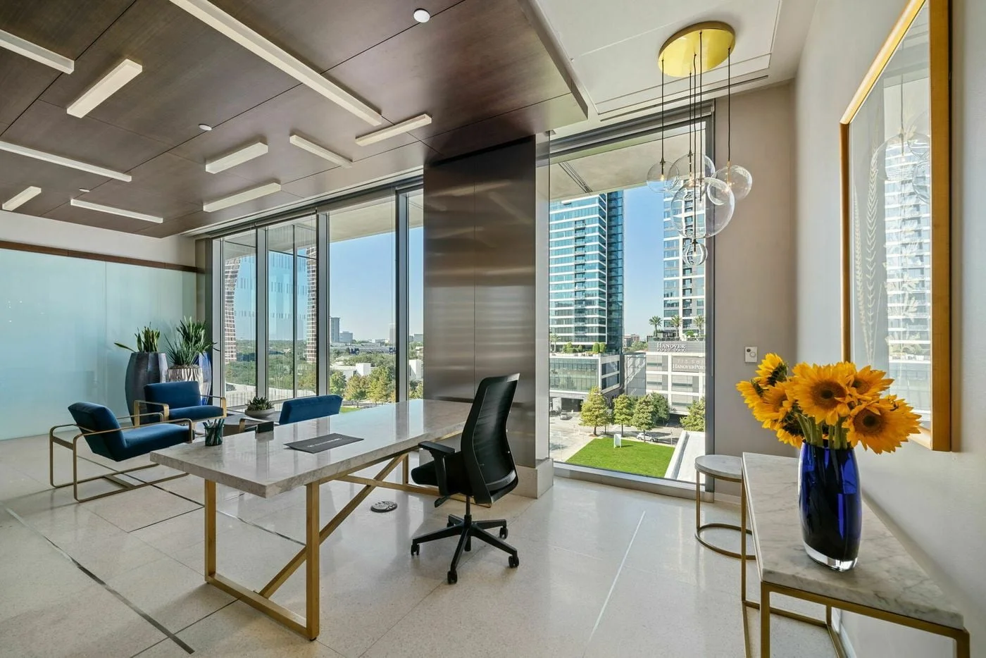 Photo 2 of 1700 Post Oak Blvd, Houston, TX 77056