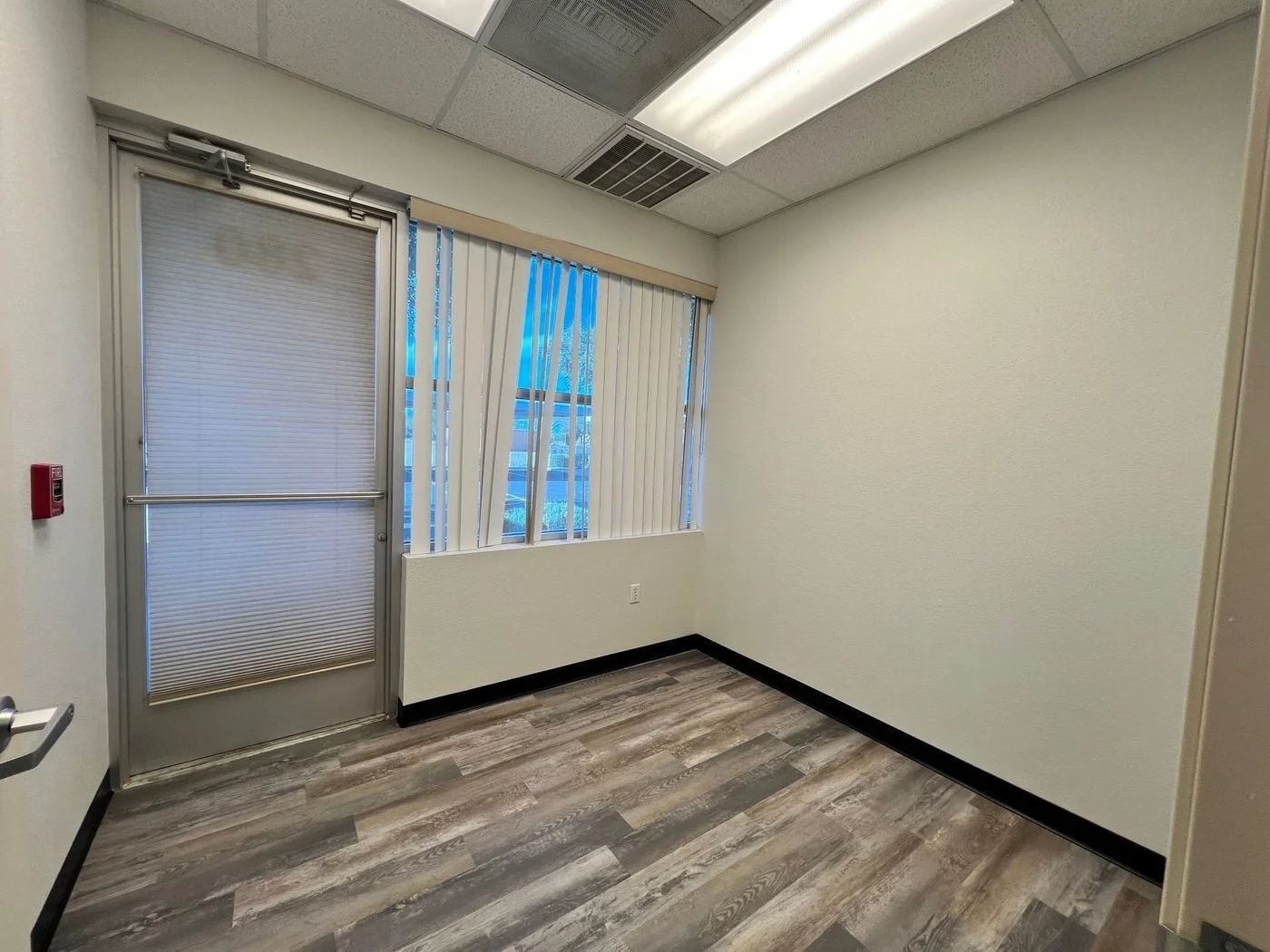 Photo 3 of 15188 N 75th Ave , Peoria, AZ 85381