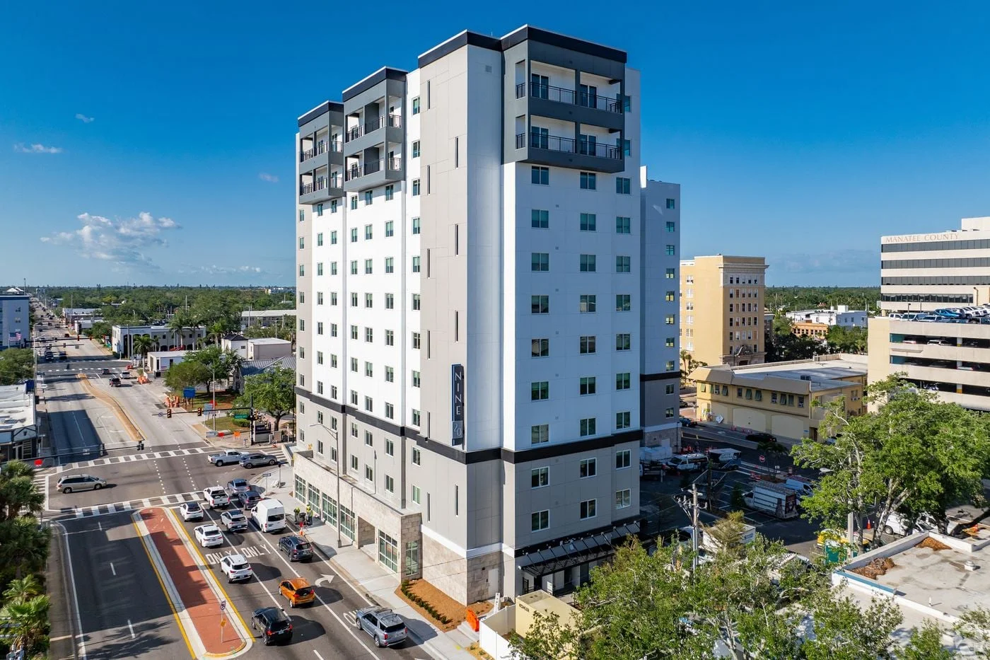 Photo 1 of 920 Manatee Avenue West, Bradenton, FL 34205