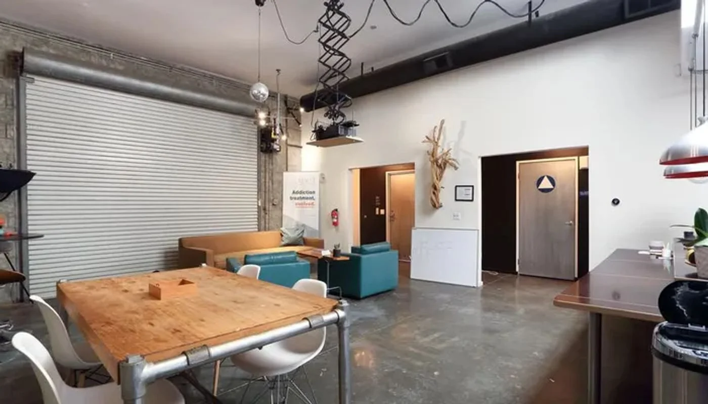 Photo 3 of 340 Sunset Avenue, Los Angeles, CA 90291