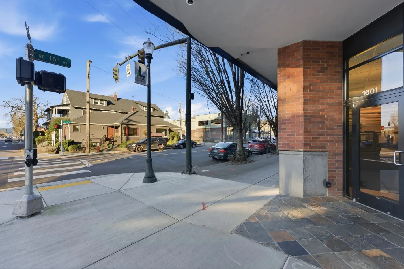 Photo 2 of 1607 NE 16th Ave, Portland, OR 97232