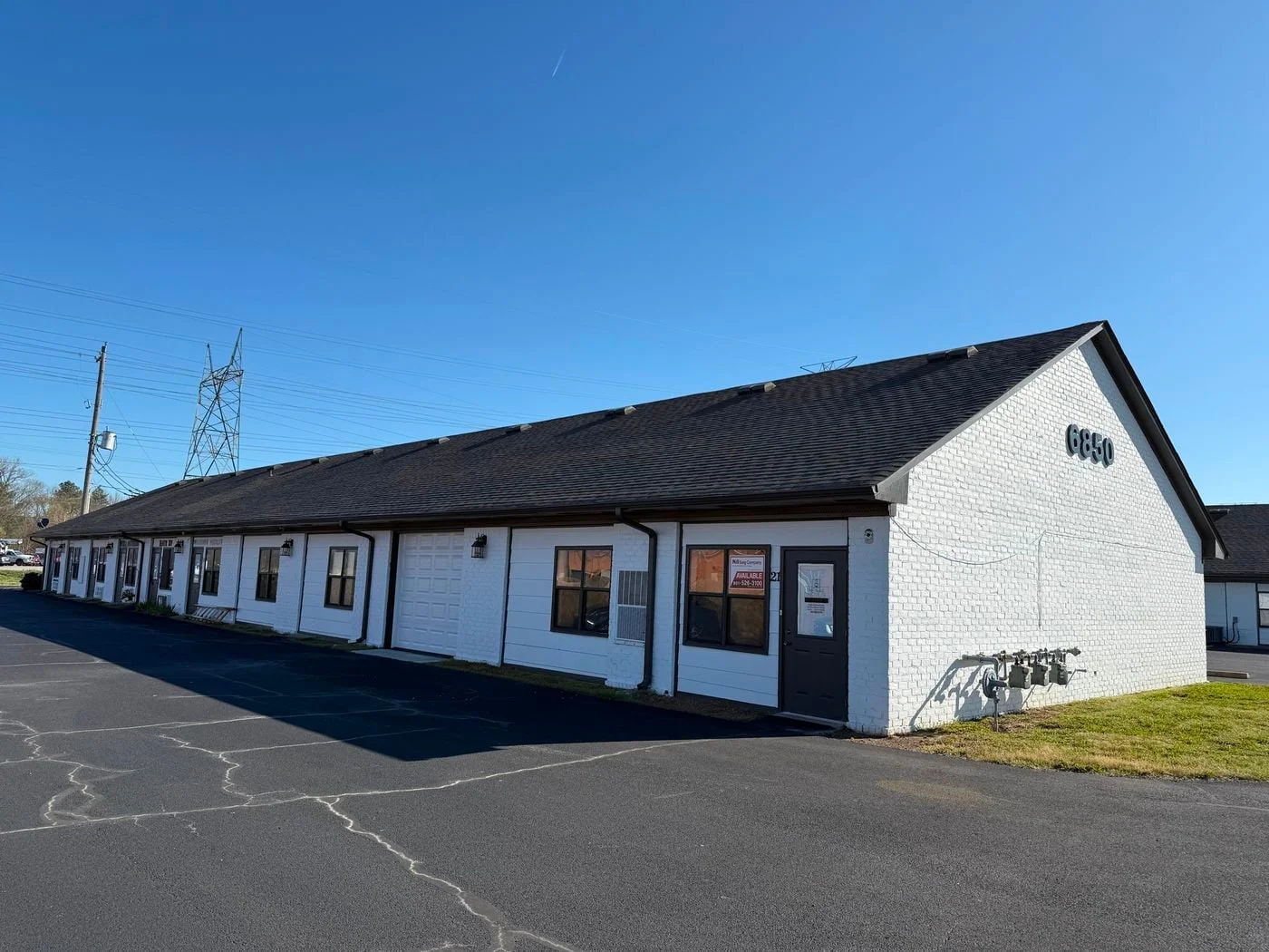 Photo 1 of 6850 Hillshire Dr, Memphis, TN 38133