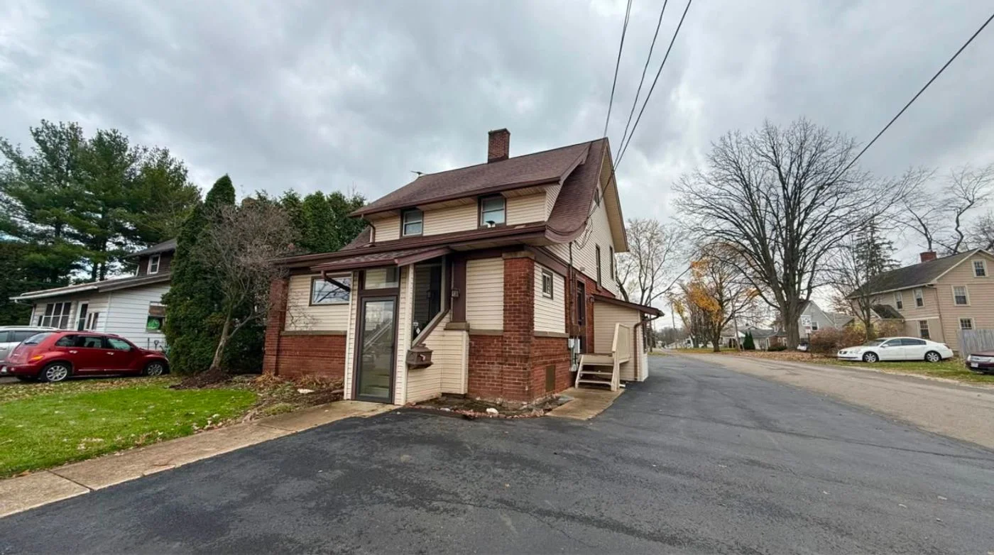 Photo 1 of 4033 Lincoln Way E, Massillon, OH 44646
