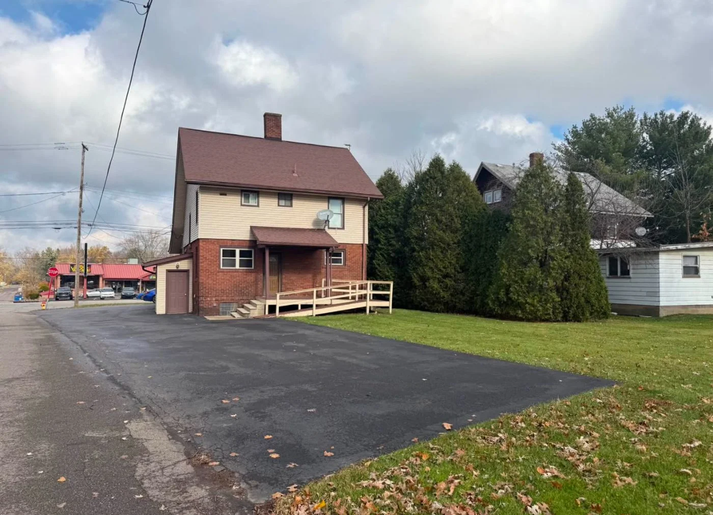 Photo 3 of 4033 Lincoln Way E, Massillon, OH 44646