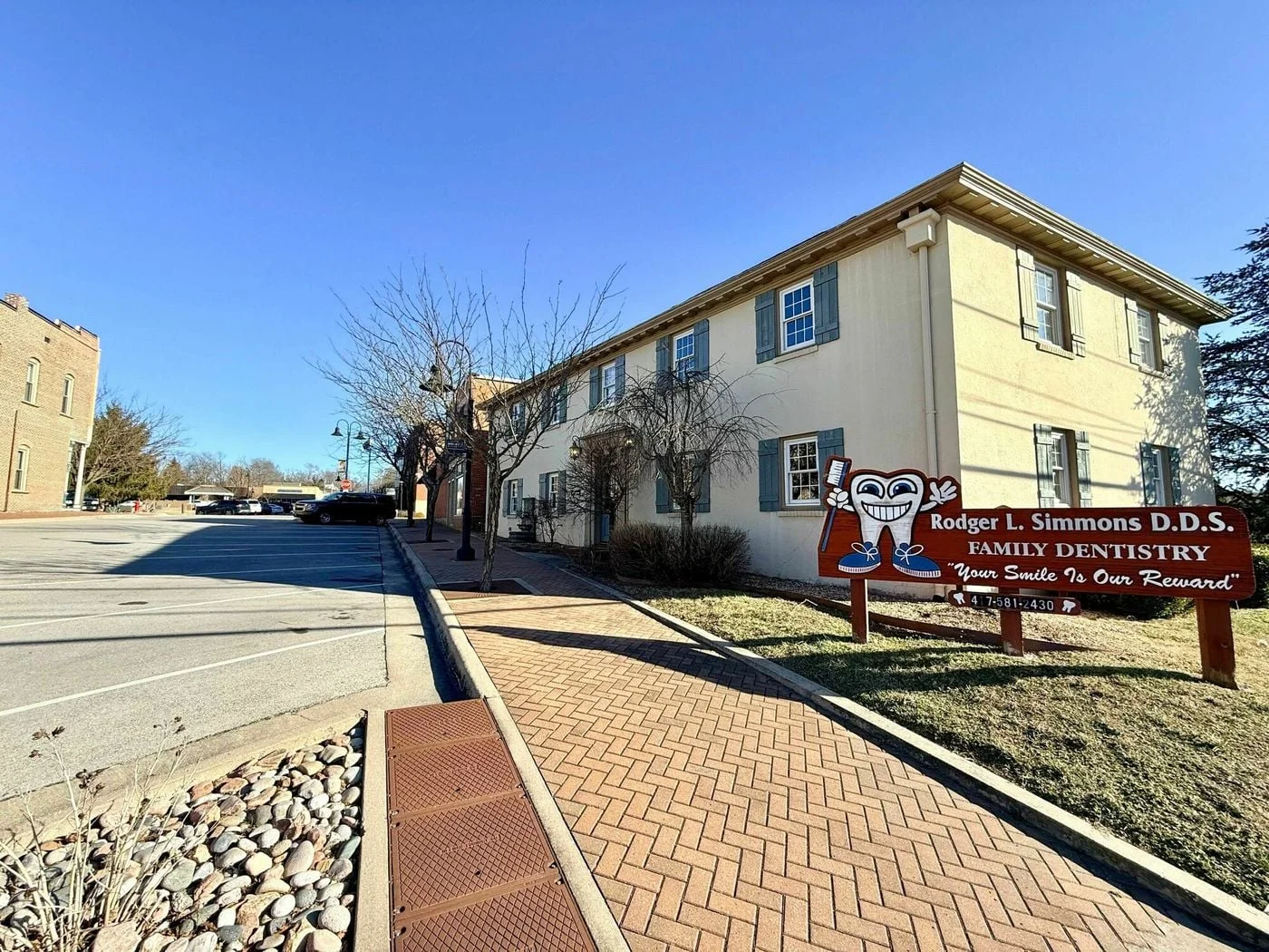 Photo 2 of 206 W Elm St, Ozark, MO 65721