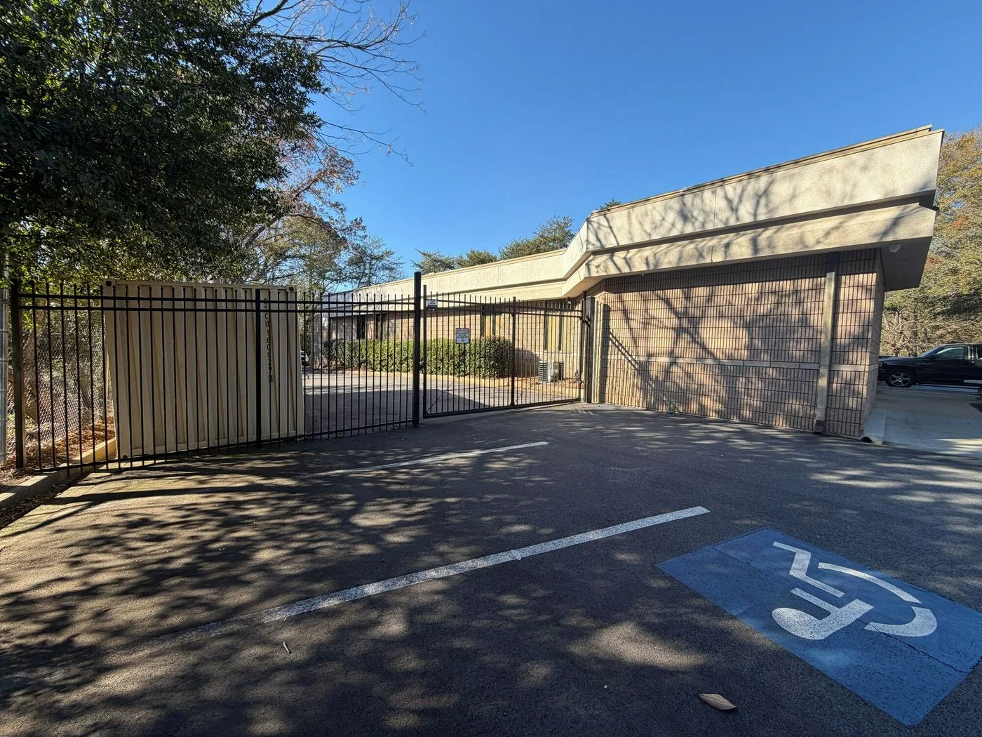 Photo 3 of 2126 Defoors Ferry Rd NW, Atlanta, GA 30318