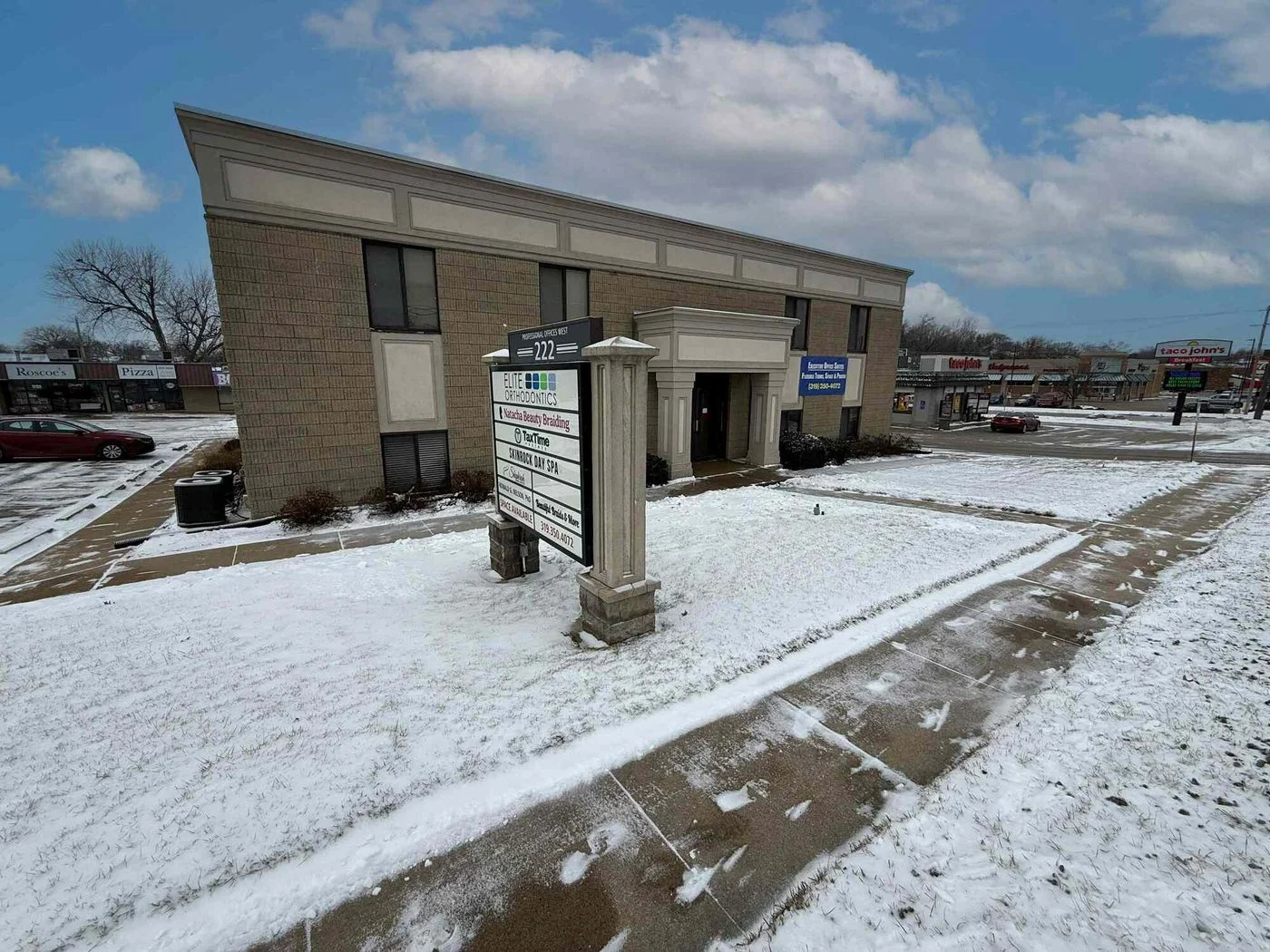 Photo 1 of 222 Edgewood Rd NW, Cedar Rapids, IA 52405