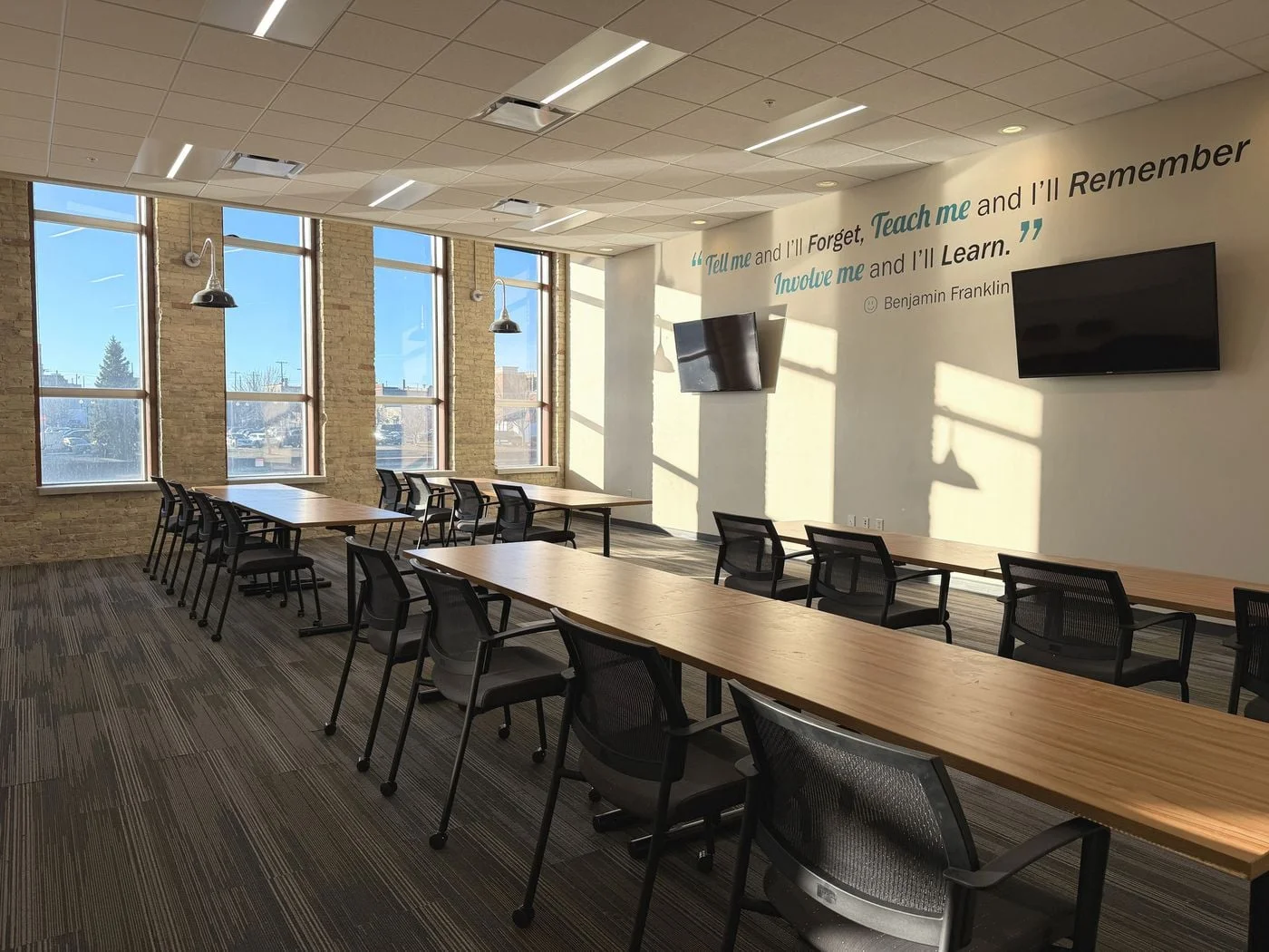 Photo 3 of 2 N 8th St, Manitowoc, WI 54220