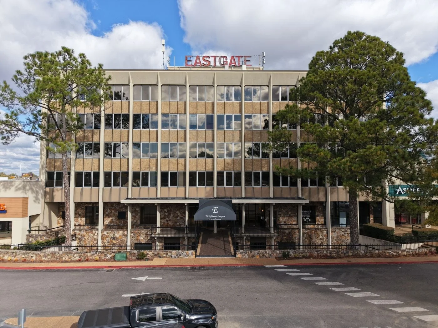 Photo 3 of 5118 Park Avenue, Memphis, TN 38117