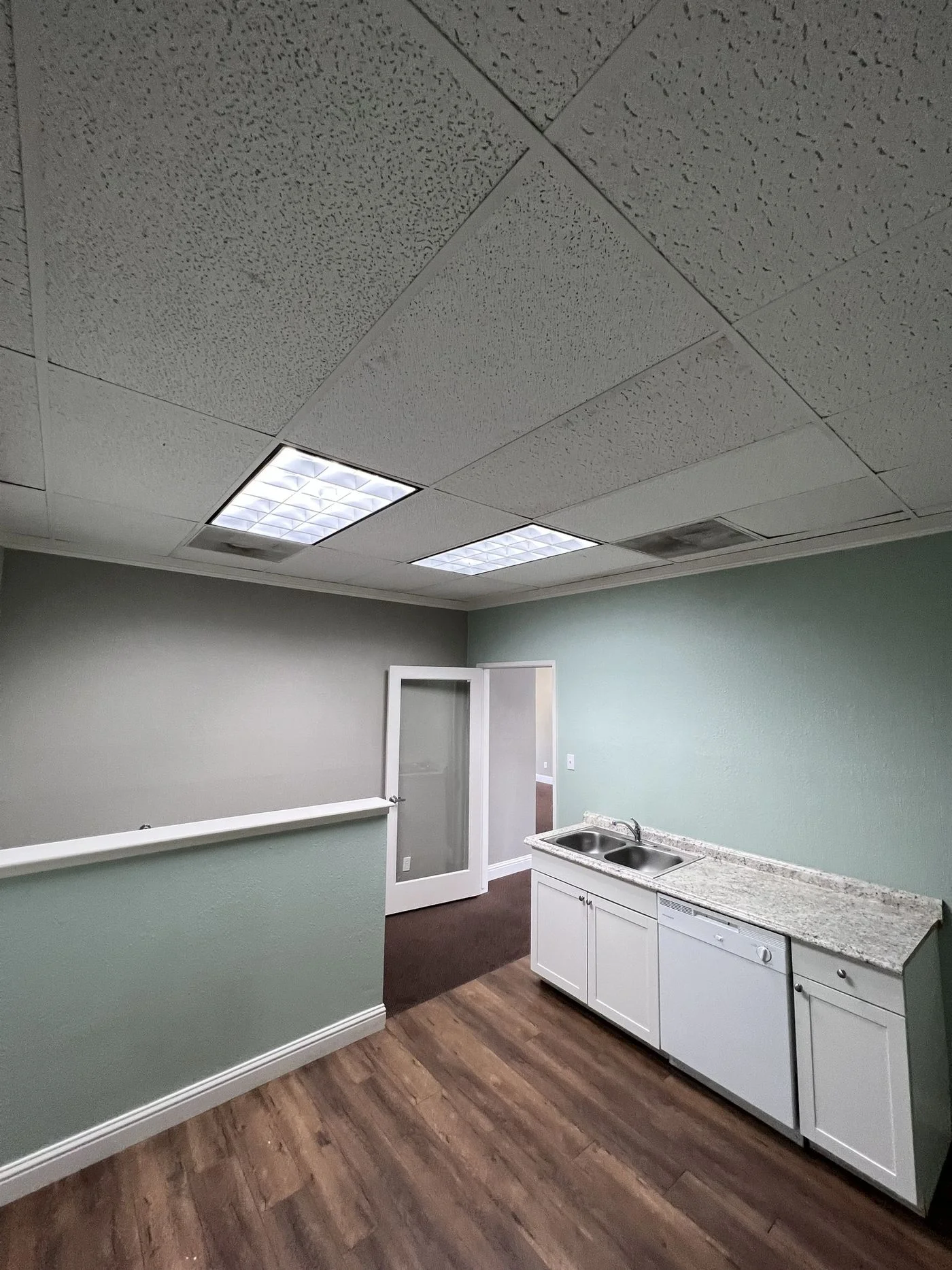 Photo 3 of 2350 W Shaw Ave, Fresno, CA 93711