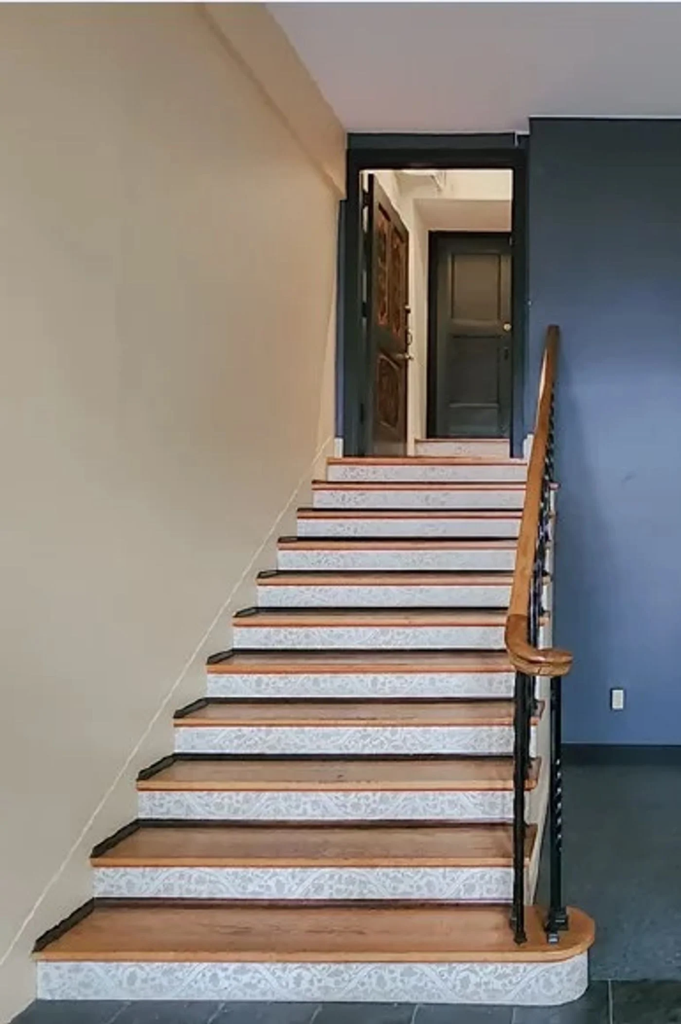 Photo 3 of 2320 2nd Ave, Seattle, WA 98121