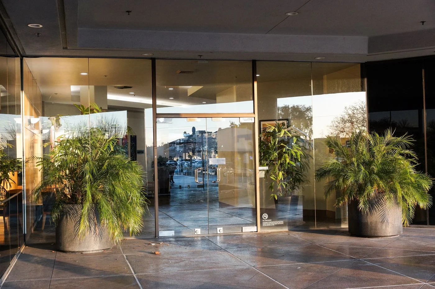 Photo 2 of 1860 Howe Ave, Sacramento, CA 95825