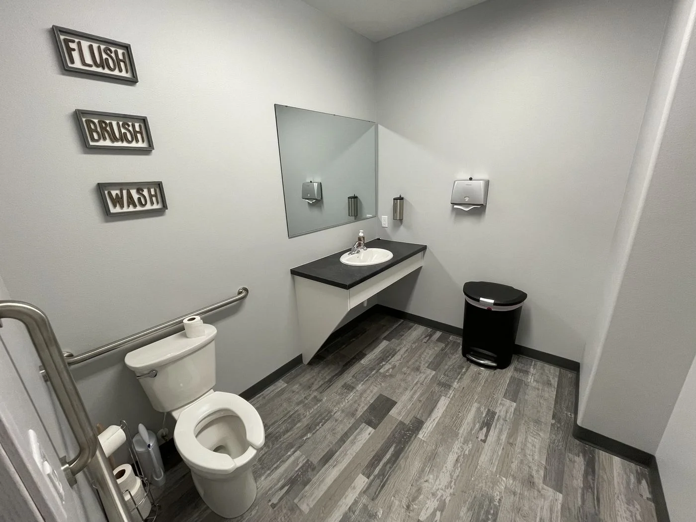 Photo 1 of 1925 Lovett Ave, Bismarck, ND 58504