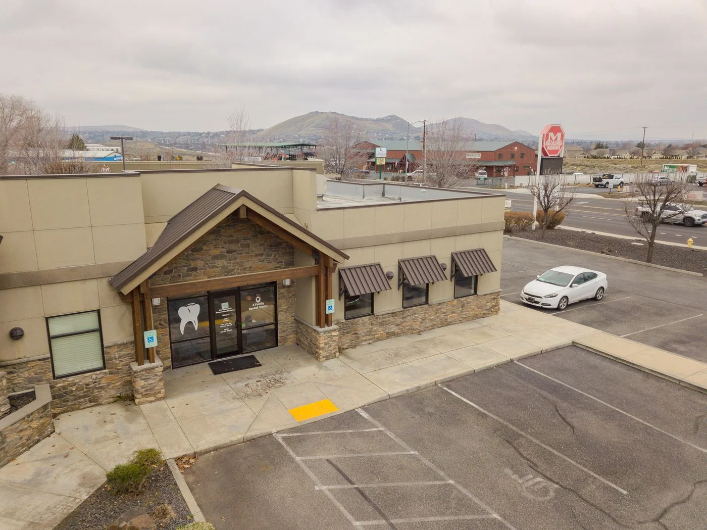 Photo 3 of 8511 W Clearwater Ave, Kennewick, WA 99336