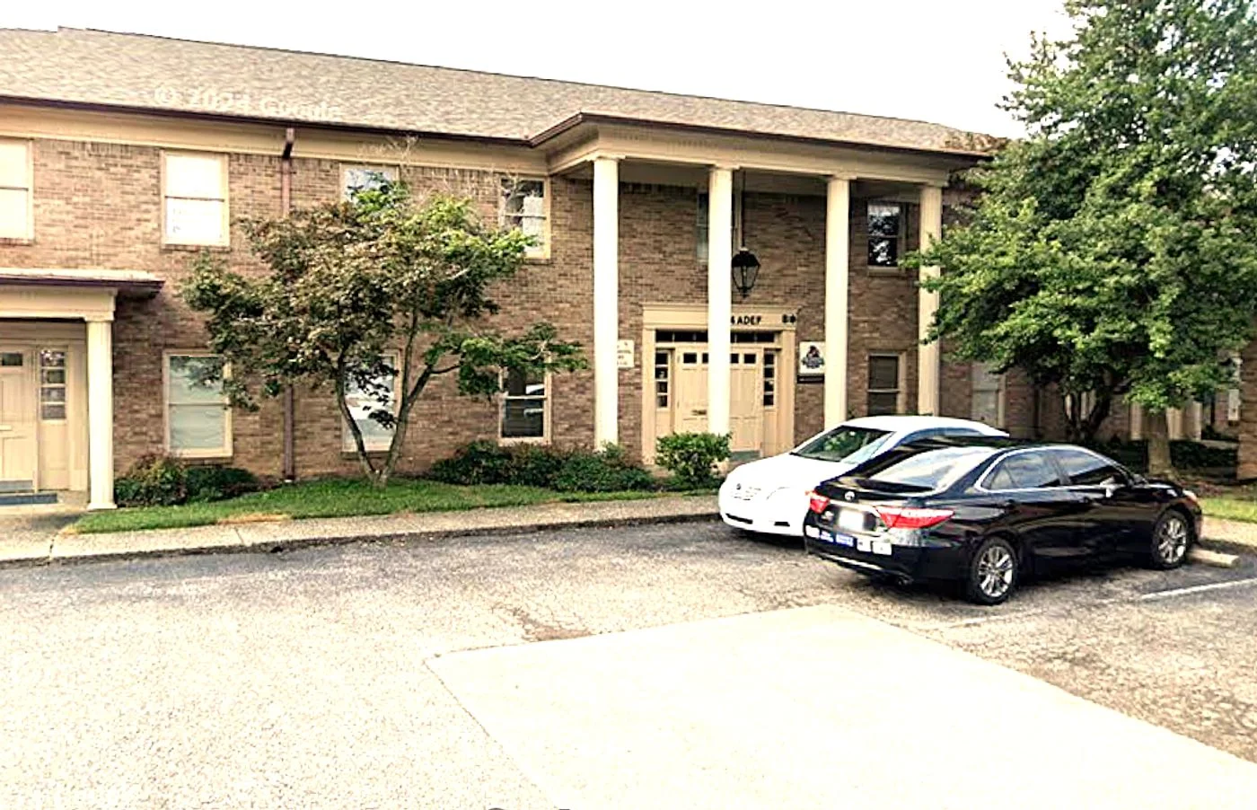 Photo 1 of 1404 Browns Ln, Louisville, KY 40207