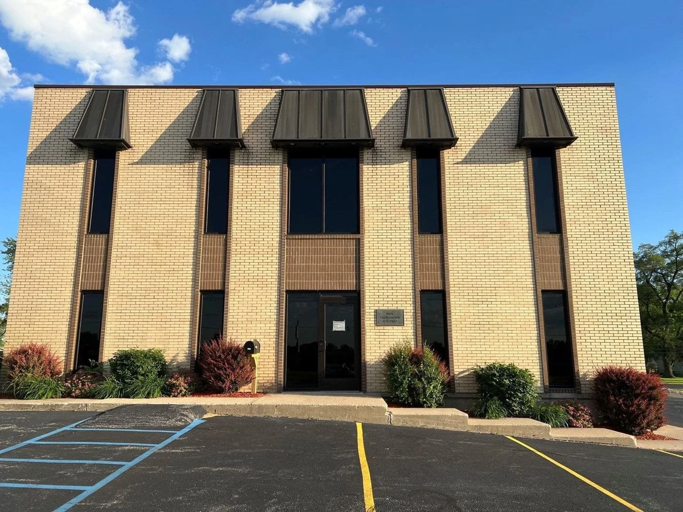 Photo 1 of 2111 W Lincoln Hwy, Merrillville, IN 46410