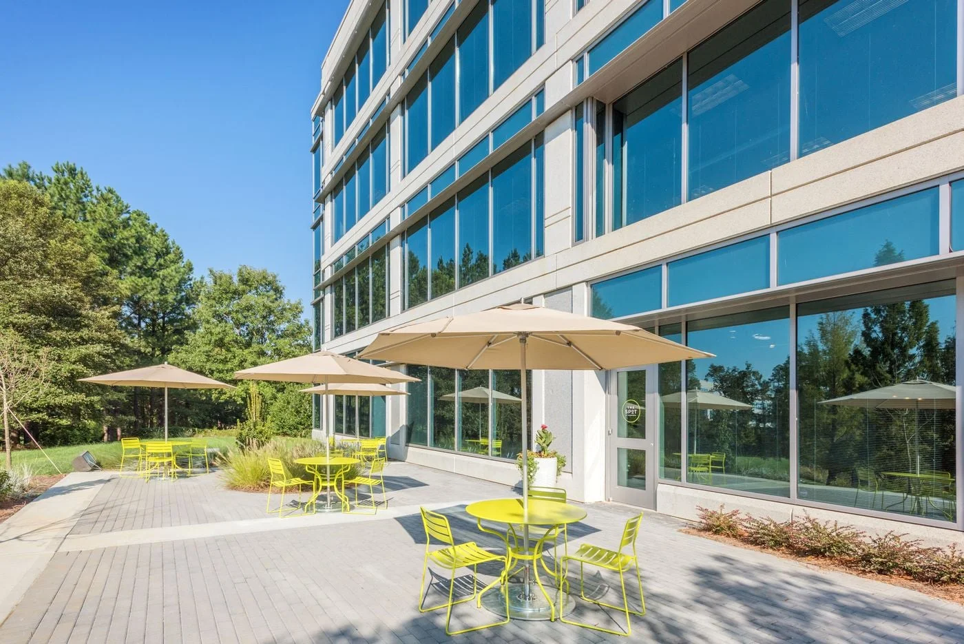 Photo 2 of 3735 Glen Lake Dr, Charlotte, NC 28208