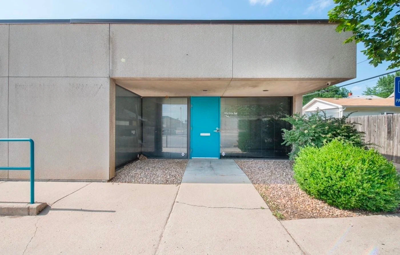 Photo 1 of 220 S Hillside St, Wichita, KS 67211