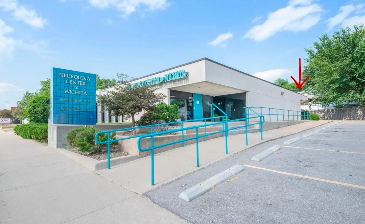 Photo 2 of 220 S Hillside St, Wichita, KS 67211