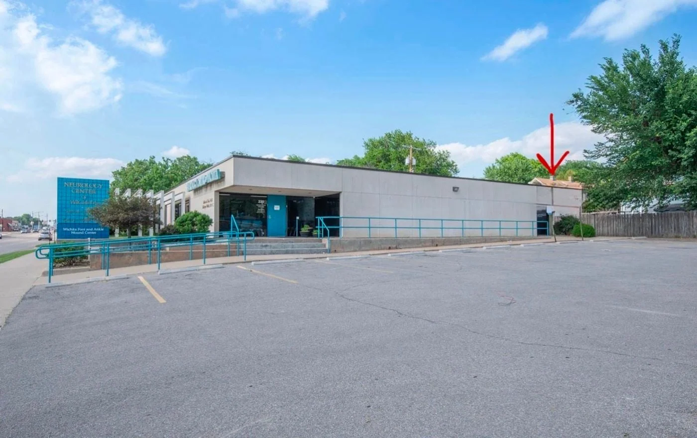 Photo 3 of 220 S Hillside St, Wichita, KS 67211