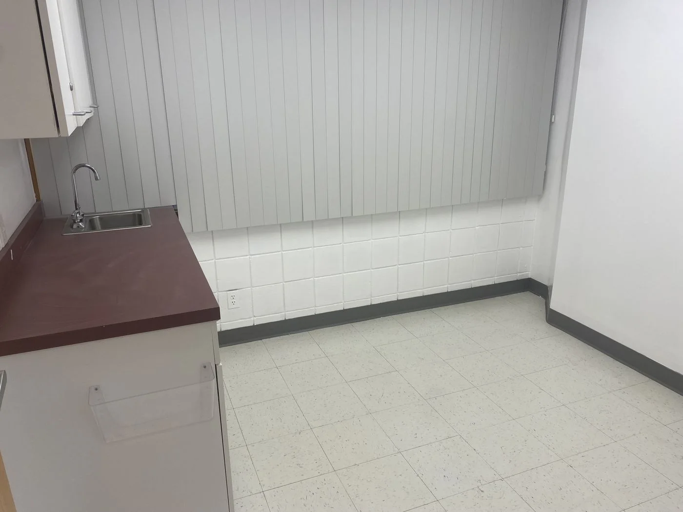 Photo 3 of 411 Massachusetts Ave, Acton, MA 01720