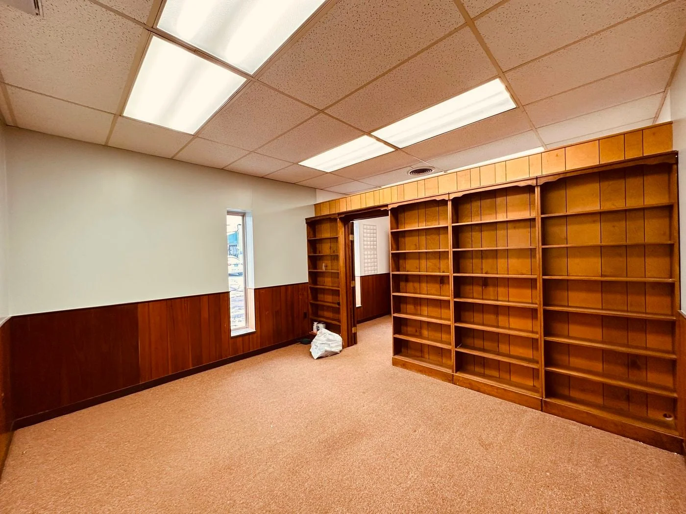 Photo 3 of 33227 Grand River Ave, Farmington, MI 48336