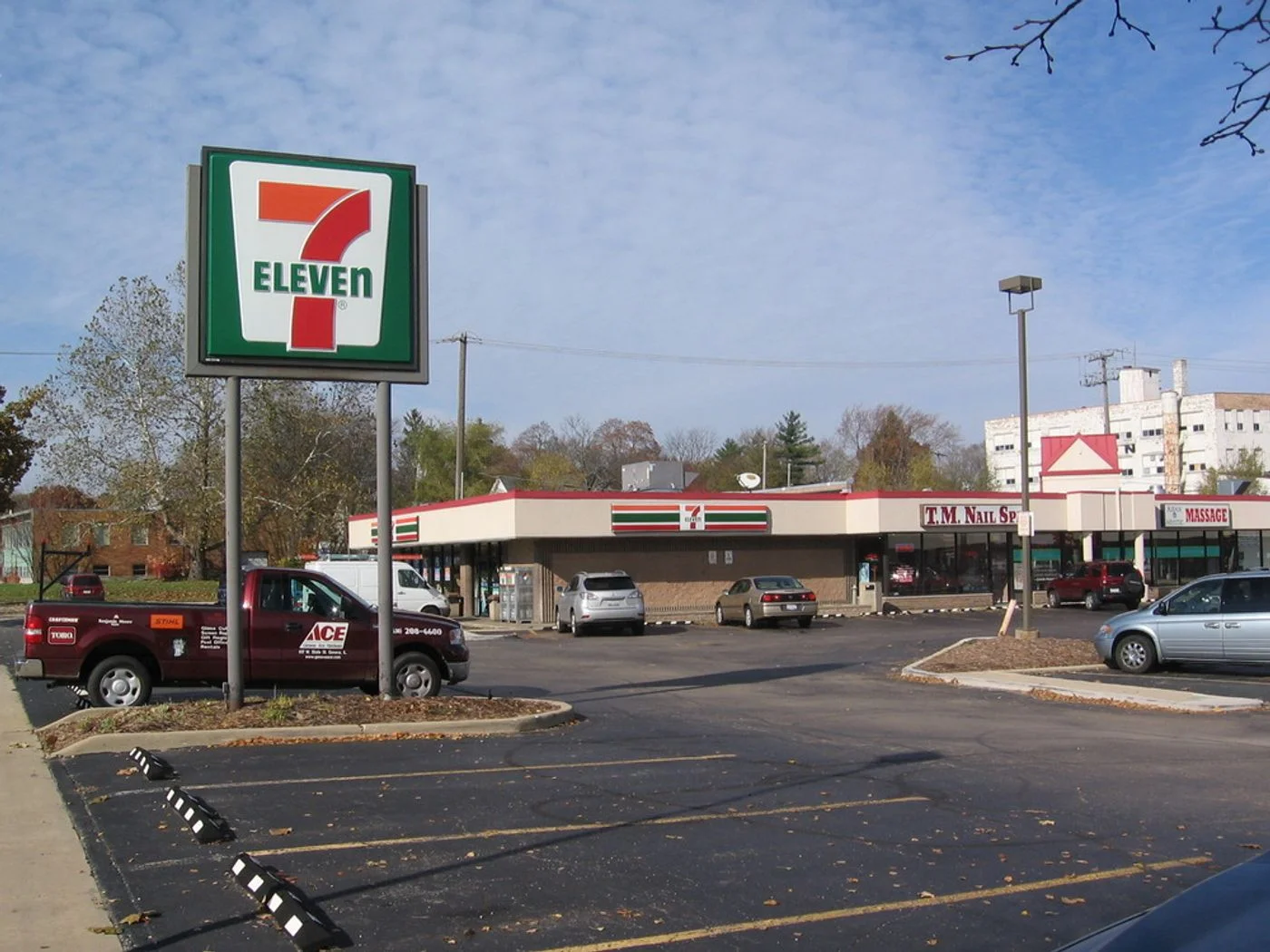 Photo 2 of 601 W State St, Geneva, IL 60134