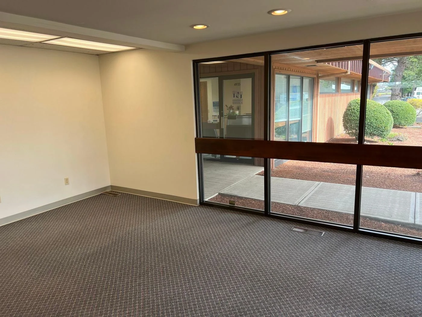 Photo 2 of 4937 Indian School Rd, Salem, OR 97305