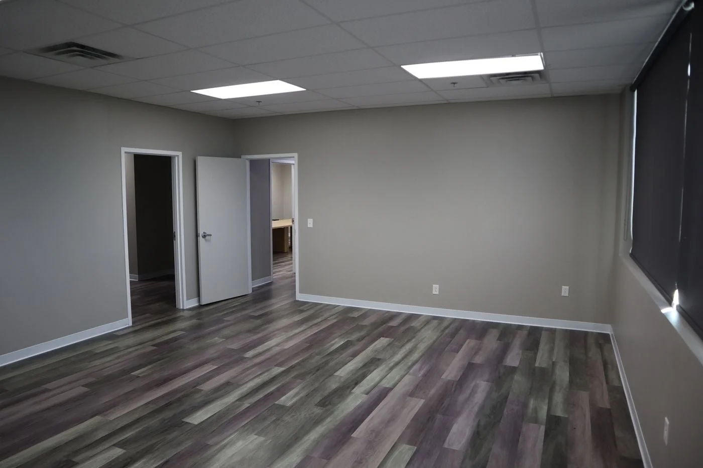 Photo 2 of 580 E Carmel Dr, Carmel, IN 46032