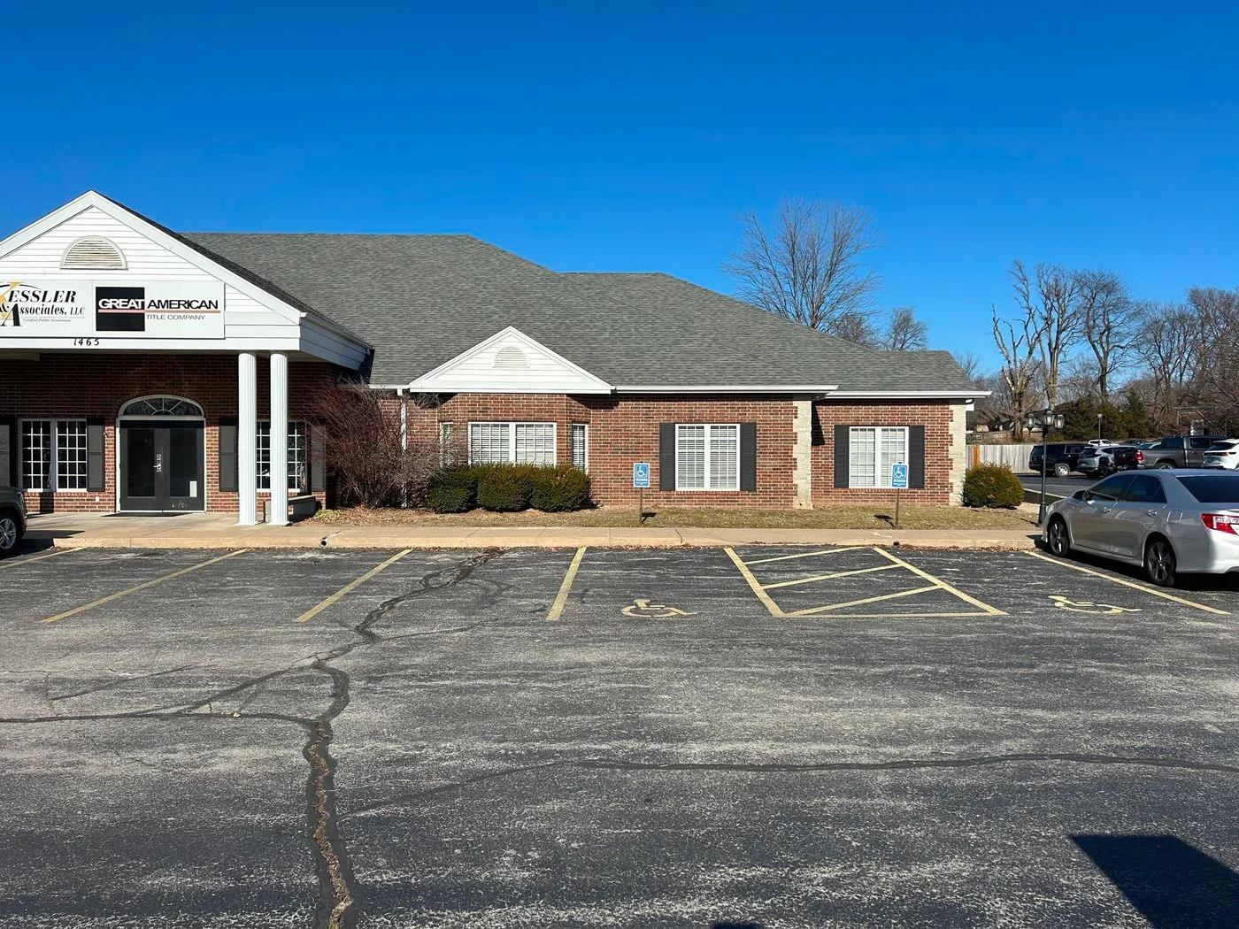 Photo 2 of 1465 E Primrose St, Springfield, MO 65804