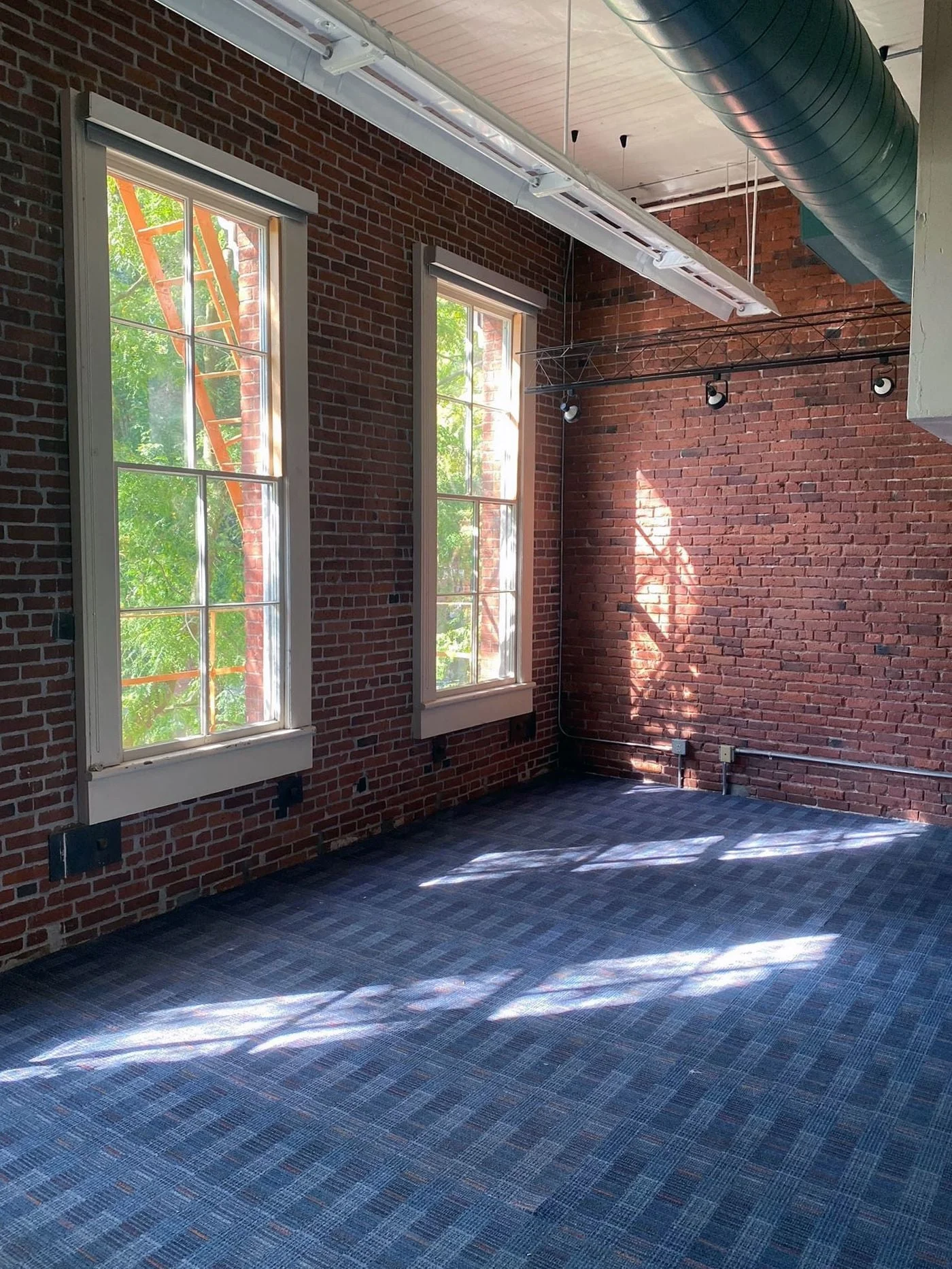 Photo 2 of SW 71 Oak St, Portland, OR 97204