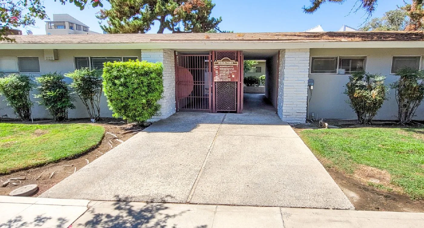 Photo 2 of 1043 R Street, Fresno, CA 93721