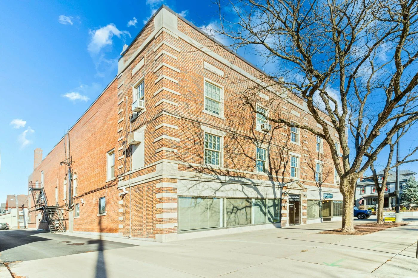 Photo 2 of 1207 Grandview Ave, Columbus, OH 43212