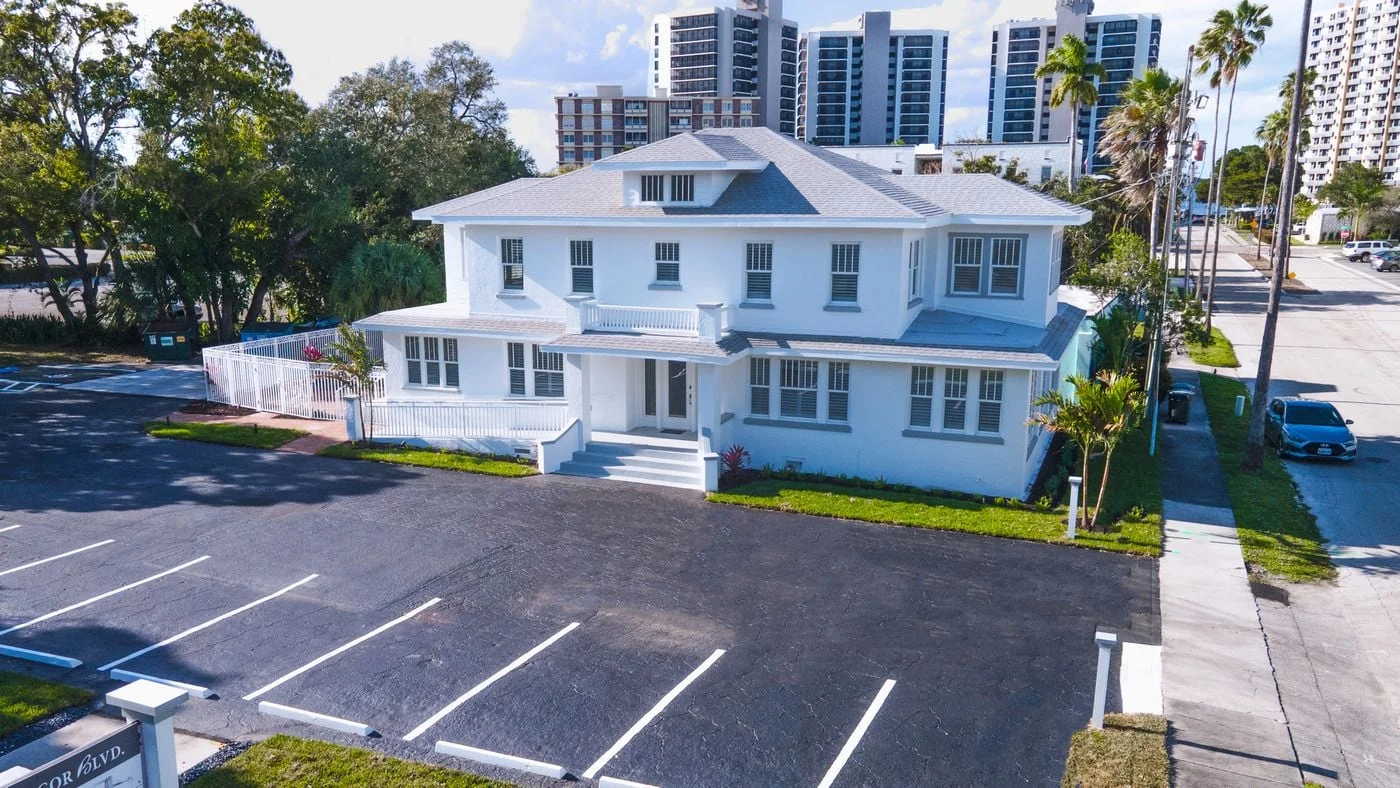 Photo 2 of 2300 Mcgregor Blvd, Fort Myers, FL 33901